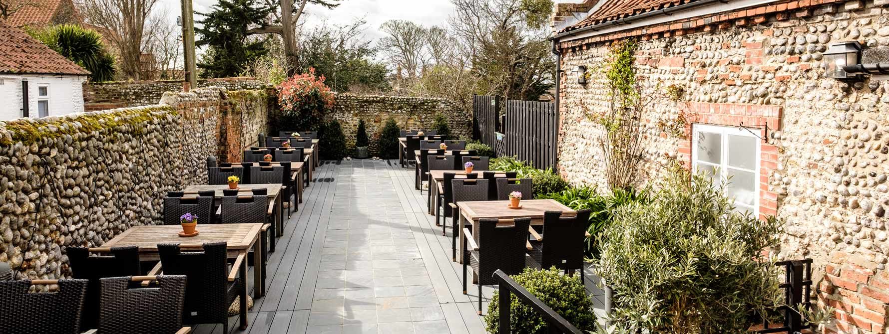 The White Horse Blakeney courtyard